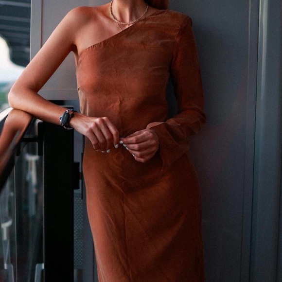 Dissh asymmetrical, Sasha one shoulder long sleeve dress with slit. - Picture 4 of 4